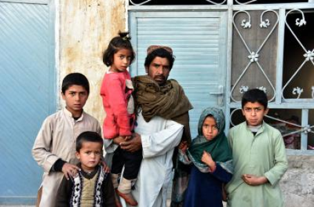 Afghan refugees face crisis as Pakistan revokes PoR cards