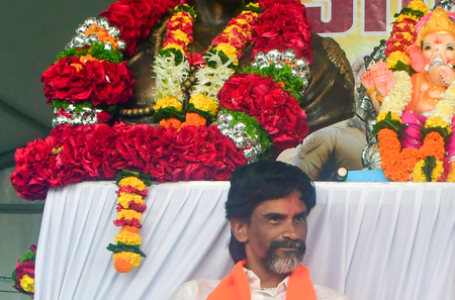 Jarange-Patil accuses CM Fadnavis of playing politics, urges supporters to maintain peace