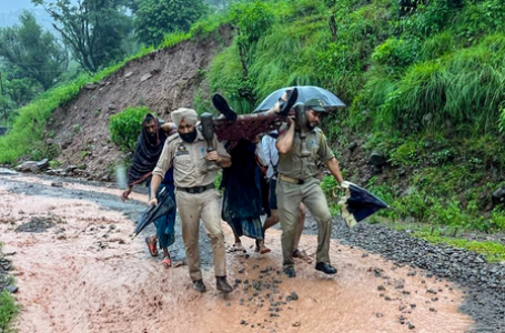 Punjab flood: Thousands spend night on rooftops; await relief material