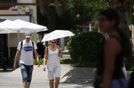 World sees third-warmest July with slight respite in global temperatures