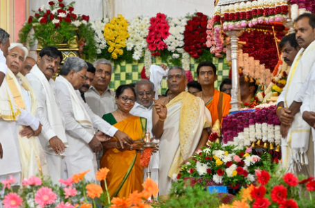 Banu Mushtaq inaugurates Mysuru Dusshera with floral tribute to Goddess Chamundeshwari