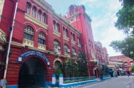 Bengali must on signboards, shopkeepers in Kolkata begin making changes