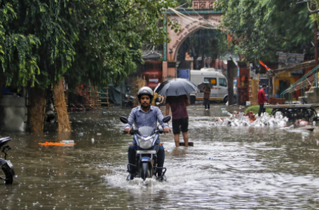 Delhi-NCR braces for wet week, IMD warns of heavy rains; rivers swell