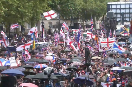 Massive anti-immigration rally rocks London, 26 police officers injured