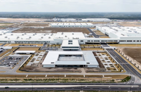 US detains some 450 workers in Hyundai-LG battery plant site raid in Georgia