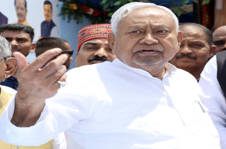 Bihar: Setback for JD-U as ex-MP, others switch to RJD