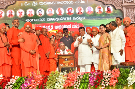 Demand of separate religion for Lingayat community sparks row among K’taka Cong ministers