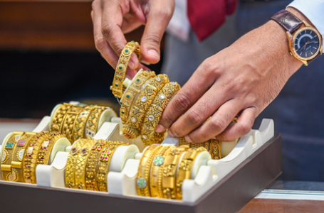 Gold, silver prices ease on MCX as dollar strengthens
