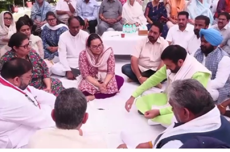 Haryana bureaucrat suicide case: Wife refuses to cremate husband till FIR registration, meets CM Saini