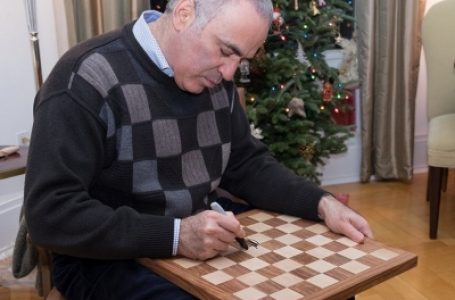 ‘Probably ghosts of past visited him’, says Garry Kasparov after beating Vishy Anand