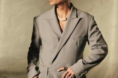 Karan Johar, Sidharth Malhotra & others mourn the loss of lives in the Delhi blast