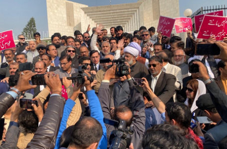 Pakistan: Political parties hold protest rally against 27th Constitutional Amendment