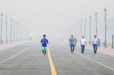 Delhi chokes under rising pollution as AQI nears 400 across NCR