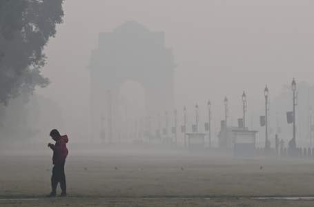 Heavy smog engulfs Delhi-NCR as air quality slips to ‘very poor’ category
